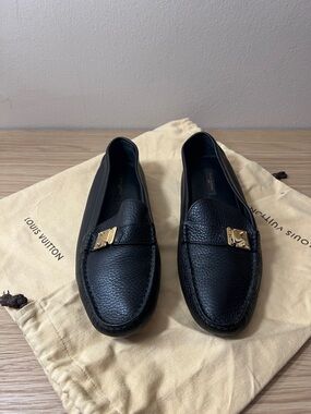 Louis Vuitton Black Pebbled Leather Loafers with Gold Hardware size 38,5